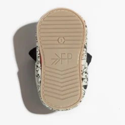 101 Dalmatians Knotted Bow Baby Shoe -Carter’s Store 101DalmationsKBM 5 d1423f91 e694 497a 8364 82a3fa89fa82