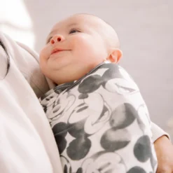 Mickey Mouse Swaddle II -Carter’s Store MickeySwaddle 5 74629784 8fbb 4c5d b3bd 9b04ae7487d6