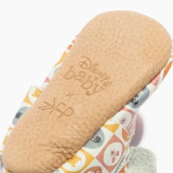 Pooh & Friends Knotted Bow Baby Shoe -Carter’s Store Pooh FriendsKBM 4 0455dc6e a876 4e1f 8d22 b384af675537